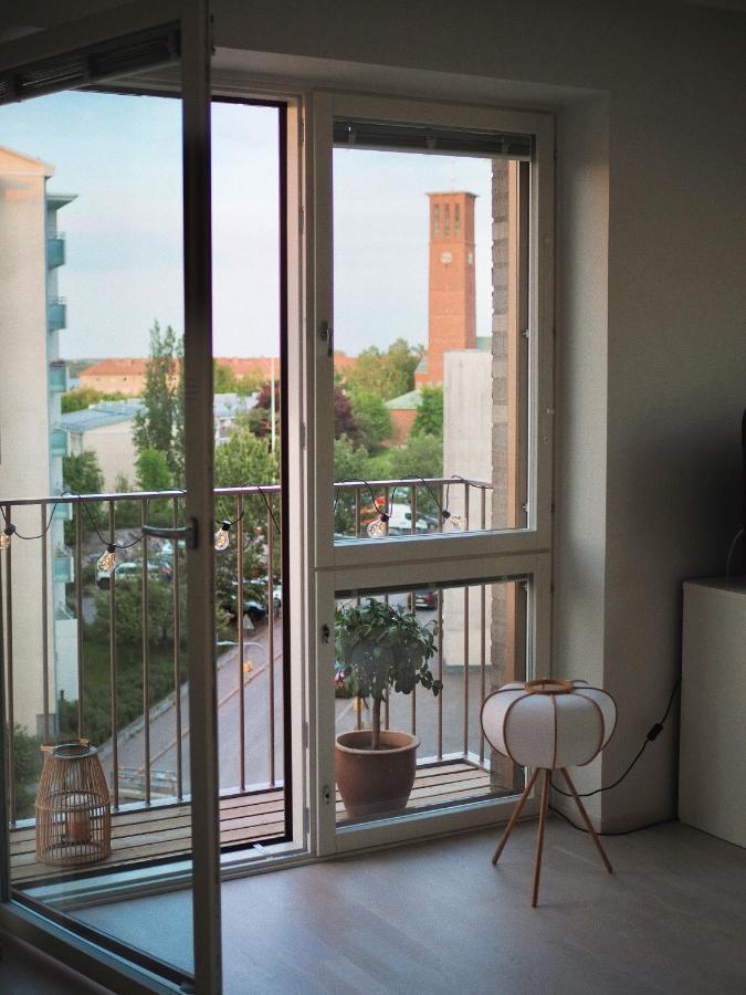 Candy-Colored Two-Room Condo With Sweet Views Хельсинки Экстерьер фото