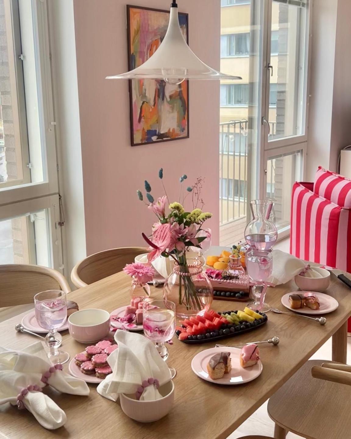Candy-Colored Two-Room Condo With Sweet Views Хельсинки Экстерьер фото
